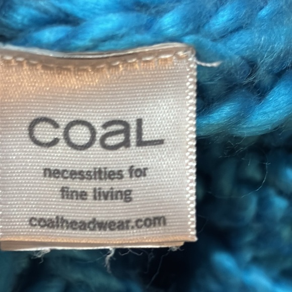 Coal blue knitted beanie with puff ball - Picture 5 of 6